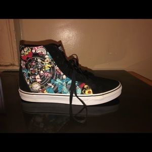 Alice in Wonderland Women’s Vans Sk8-Hi
